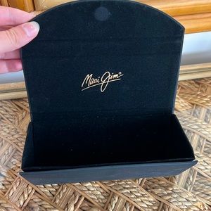 Maui Jim Aviators in spectacular condition, comes with 2 logo cases.
